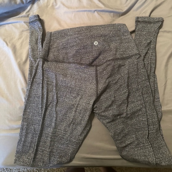 Lululemon aligns size 6 - Picture 2 of 2